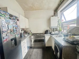 Kitchen- click for photo gallery